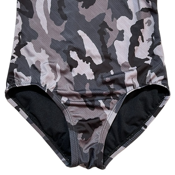 NWOT Nike Spider Back One Piece, 8/10 - Picture 3 of 8